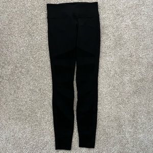 HTF Lululemon mesh leggings size 6